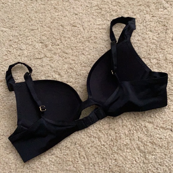 Victoria Secret Push Up Plunge Bra - Picture 2 of 3